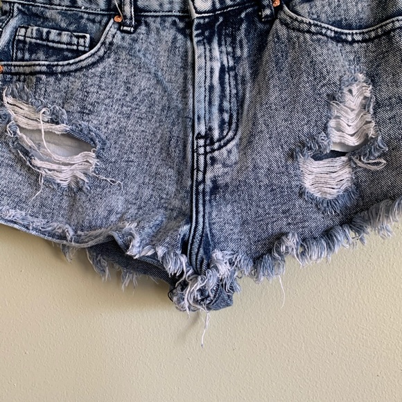 f21 high rise frayed hem jean shorts - Picture 4 of 6
